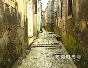 ������ǧ�ľ���Ƶ�����գ�Ů��ѧ����¥���� �������ڷ��Ů������...